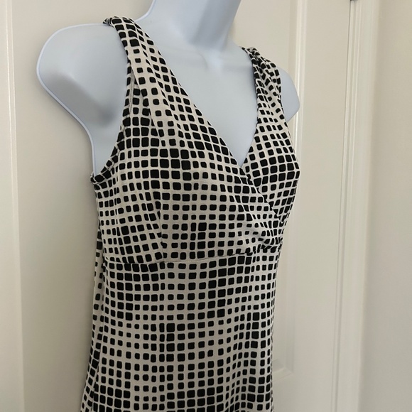 Black & White Dress Stretchable Soft Fabric - Size M - Picture 2 of 4